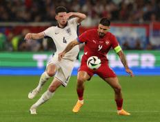 雷电竞-西亚卡姆在塞尔维亚队比赛中比分优势明显，挺进下一轮引发热议！的简单介绍